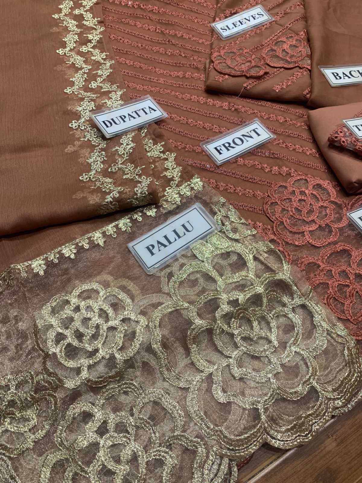 FABRIC
CHIFFON dress